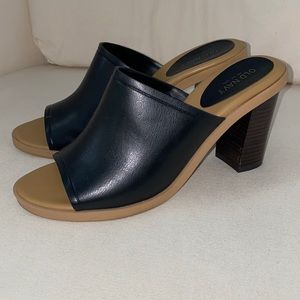 Old Navy Slip On Shoe - Size 8